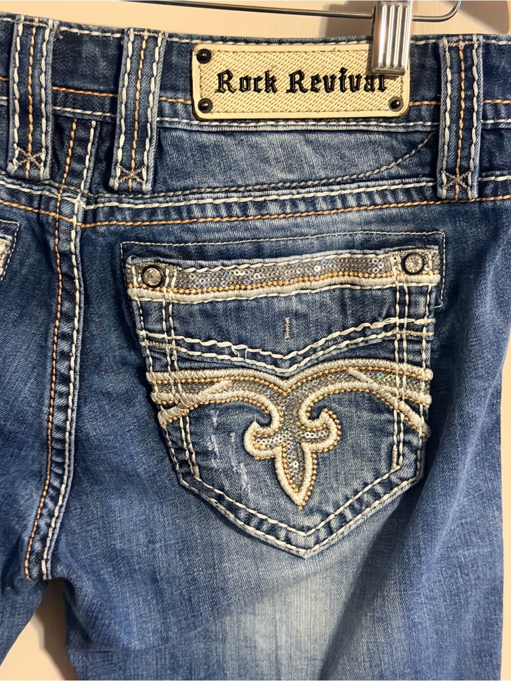 Rock Revival Women’s Size 30 Makin Capri Jeans Embellished Fleur de Lis Y2K - Picture 7 of 12
